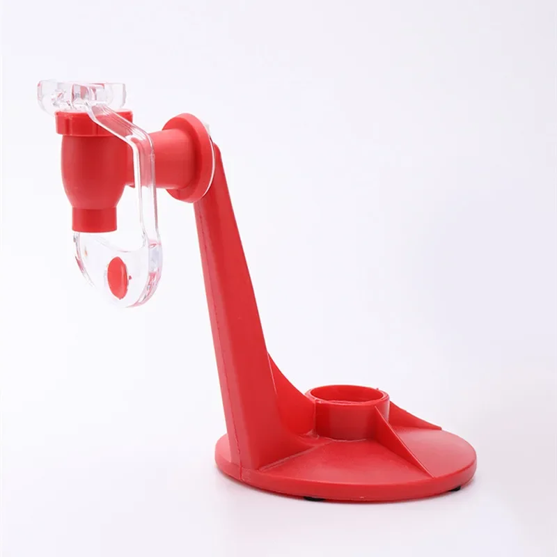 Stylowy dozownik do napojów w formie odwróconej butelki Coca-Cola – dozownik do napojów gazowanych i wody, idealny do domu, na imprezy i do baru.